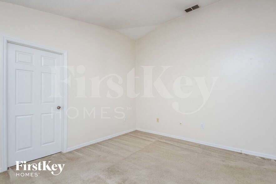 Building Photo - 424 Dove Dr