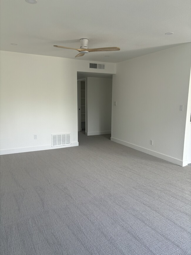 Bright and spaceous living room - 301 Tradewinds Dr