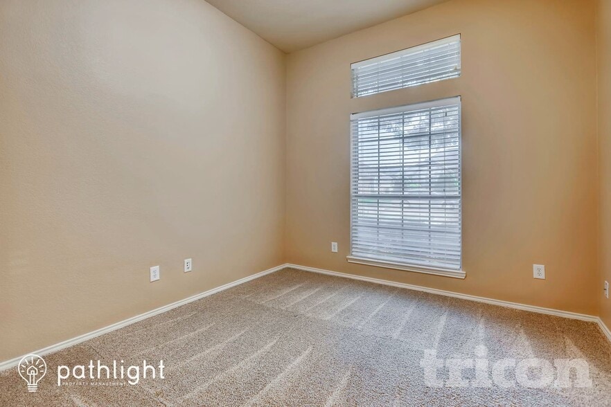 Building Photo - 1801 Pecan View Dr