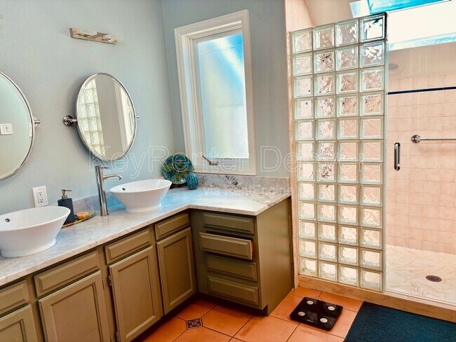 Building Photo - 3427 Iris Ct