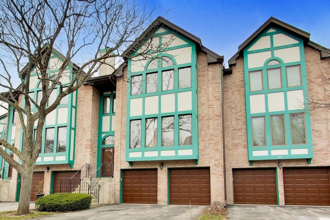 Building Photo - 943 W Essex Pl