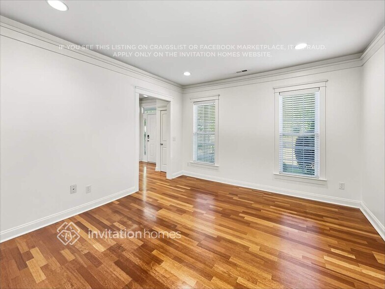 Building Photo - 15527 Barnsbury Dr