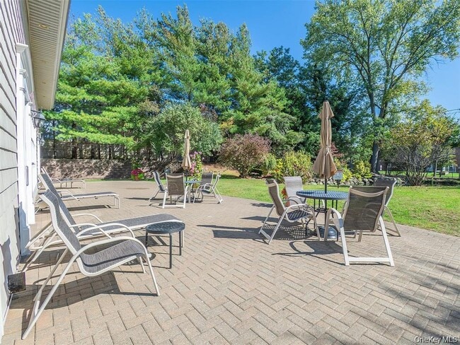 Building Photo - 137 Pond View Dr