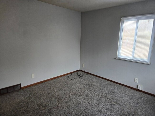 Building Photo - 2264 5th St SW