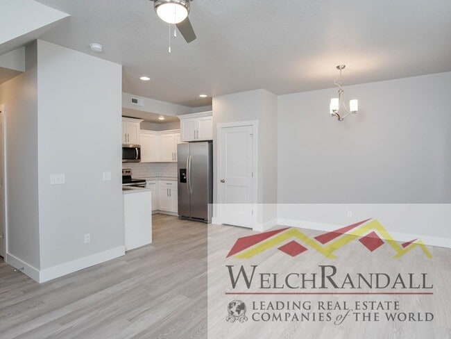 Building Photo - Live Comfortably in West Haven – Beautiful 3BR, 2.5BA Townhome for Rent!