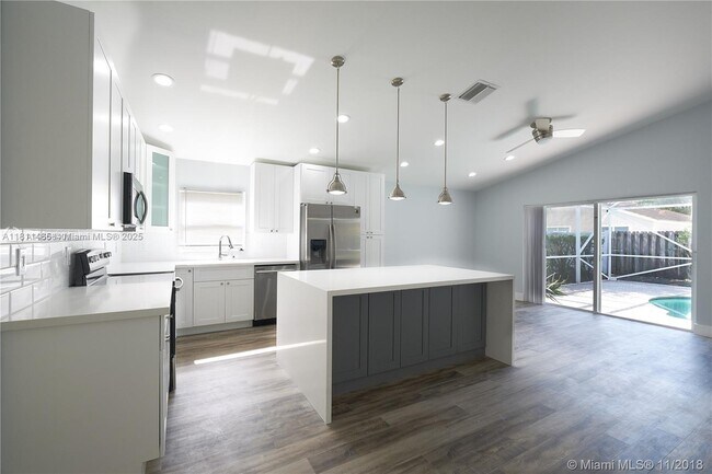 Building Photo - 1132 NW 143rd Ave