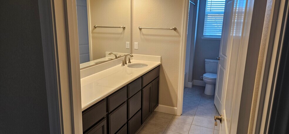 Building Photo - 589 Paseo Verde Dr