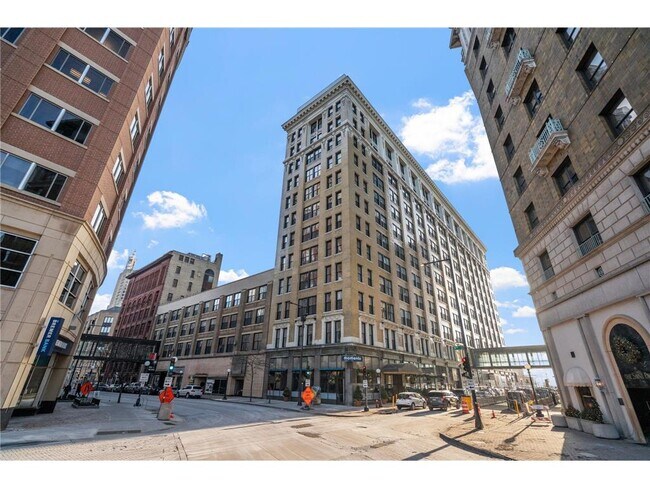 Building Photo - 350 St Peter St
