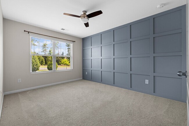 Building Photo - Beautiful 3 bed, 2.5 bath townhome in The ...