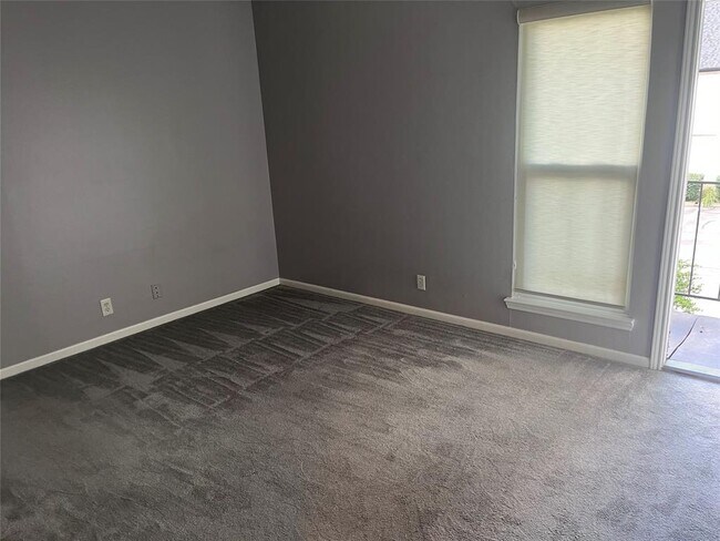 Building Photo - 1307 Kinney Ave