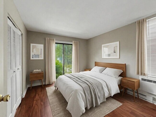 Interior Photo - 406-408  W Lafayette Street