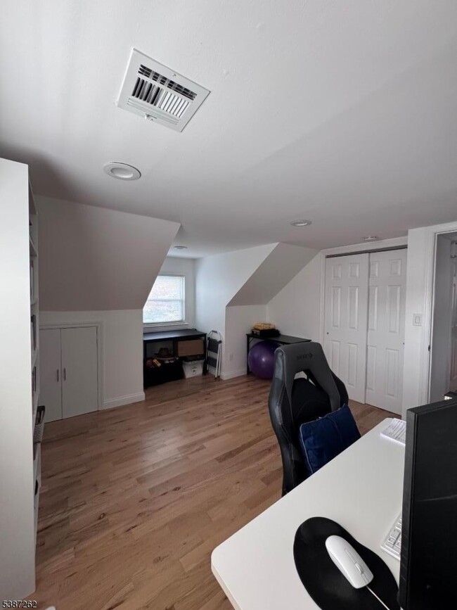Building Photo - 1547 Lenox Pl