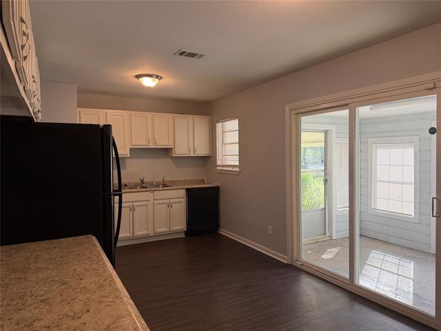 Building Photo - 9478 Woodcrest Dr