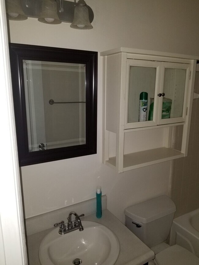 Building Photo - B3986