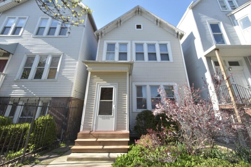 Primary Photo - 1246 W Diversey Pky