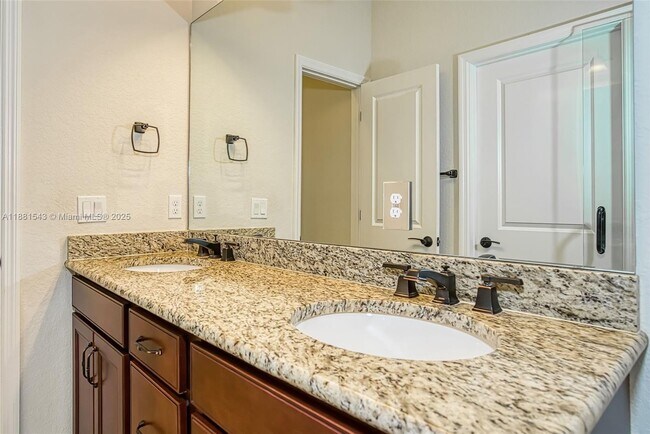 Building Photo - 5060 Eucalyptus Dr