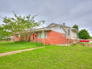 Building Photo - 1802 S Dille Ave