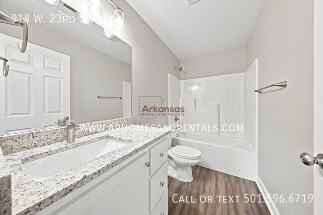 Building Photo - 918 W 23rd St
