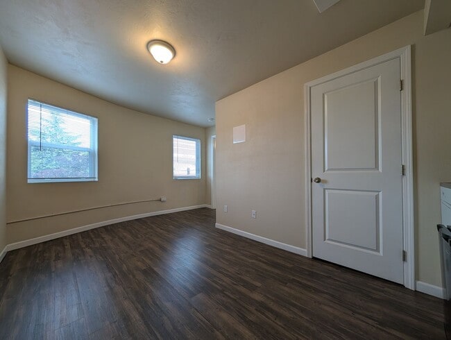 Building Photo - Nice 1-Bedroom, 1-Bath Apartment In Downtown Springfield!