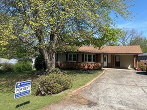 Building Photo - "Charming 3-Bedroom Retreat with 2 Full Baths in Piedmont – Cozy Comfort Awaits!"