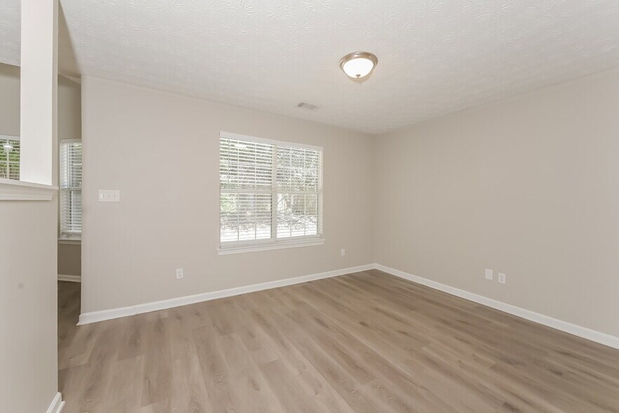 Building Photo - 2167 Mulberry Ln