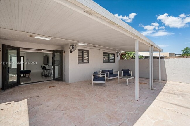 Building Photo - 9451 SW 6th Ln