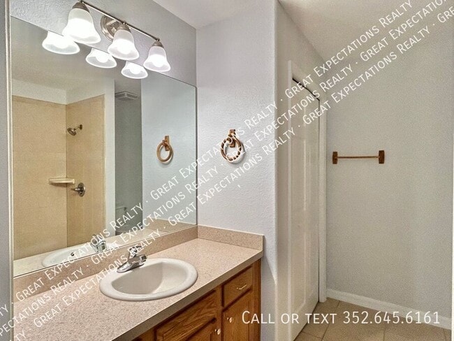 Building Photo - 4 Locust Run