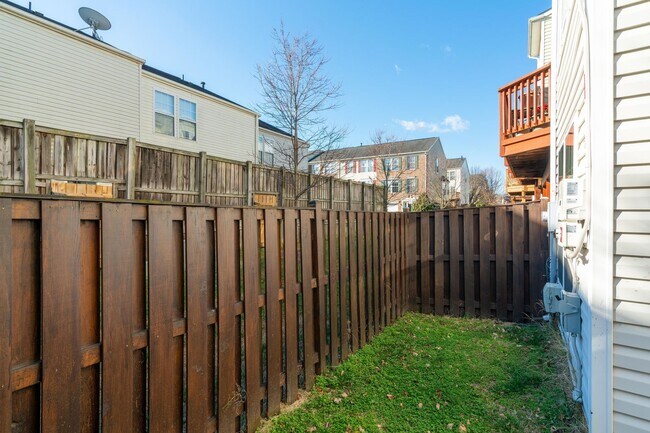 Building Photo - 6327 Dunn Ct