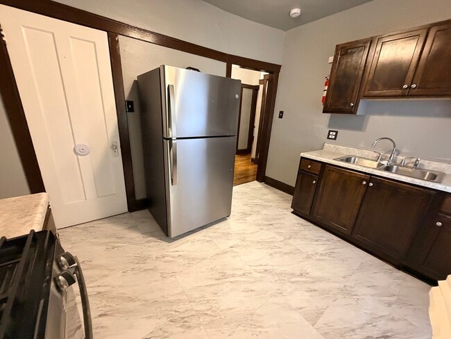 Building Photo - 13903 S State St