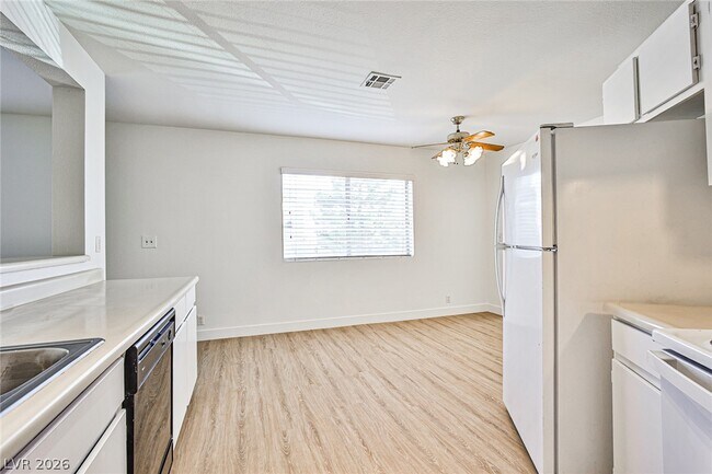 Building Photo - 5091 W Pioneer Ave