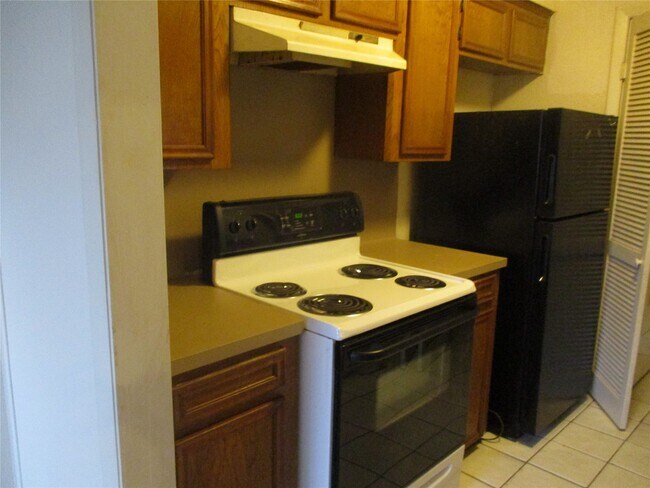 Building Photo - 10806 Lynbrook Dr