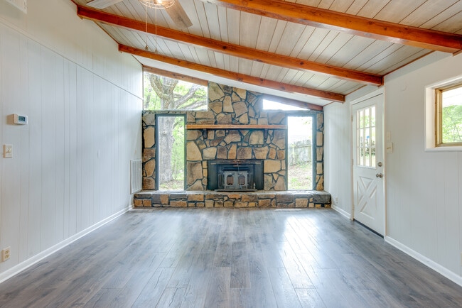 Building Photo - 5225 Hunter Rd