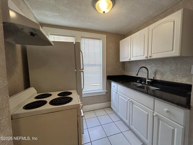 Building Photo - 2619 College St