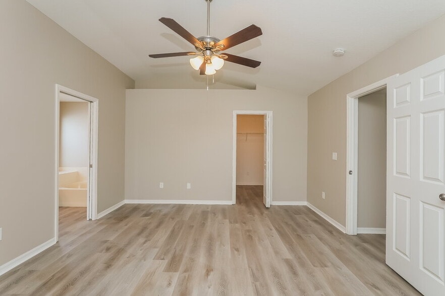 Building Photo - 411 Sand Ridge Dr