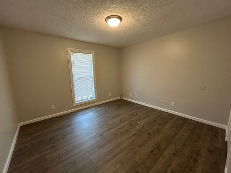 Building Photo - 25 Georgian Cv