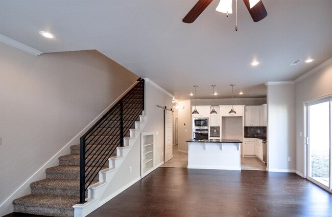 Building Photo - 635 N Keats Dr