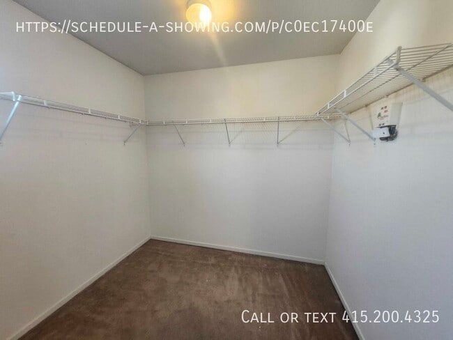 Building Photo - 3947 S Oak View St