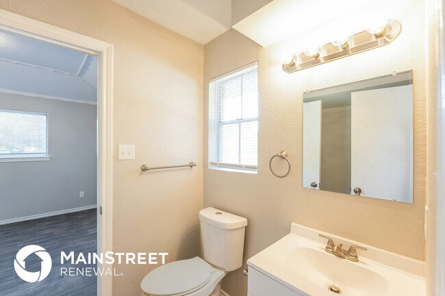 Building Photo - 217 Woodhaven Dr
