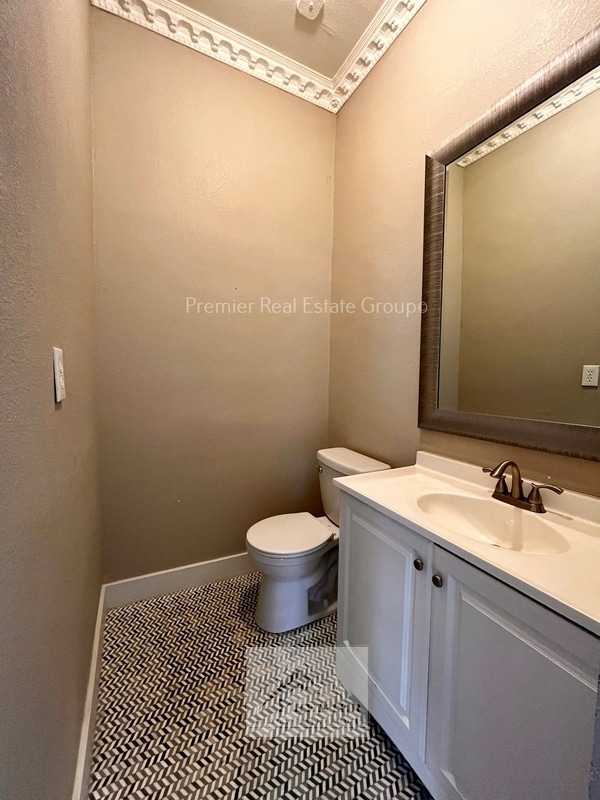 Building Photo - 2427 W Platte Ave