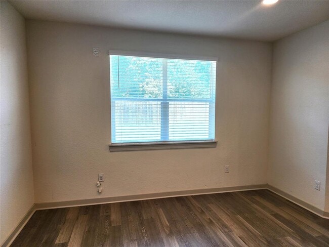 Building Photo - 1041 Winnsboro Lp