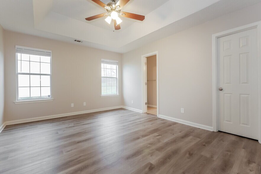 Building Photo - 939 Maple Leaf Ridge