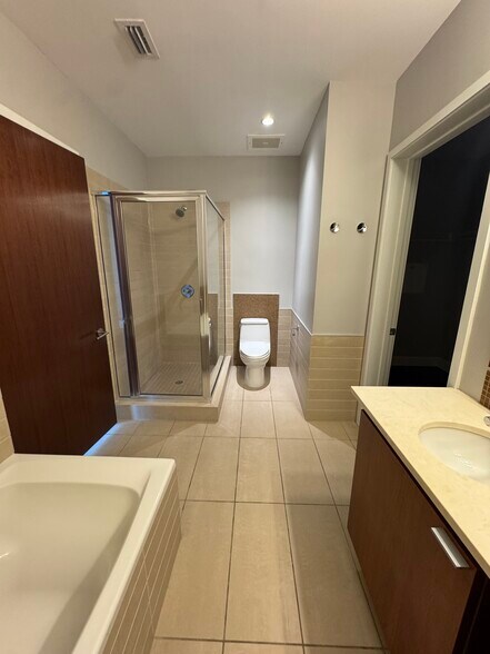 Building Photo - 912 Channelside Dr