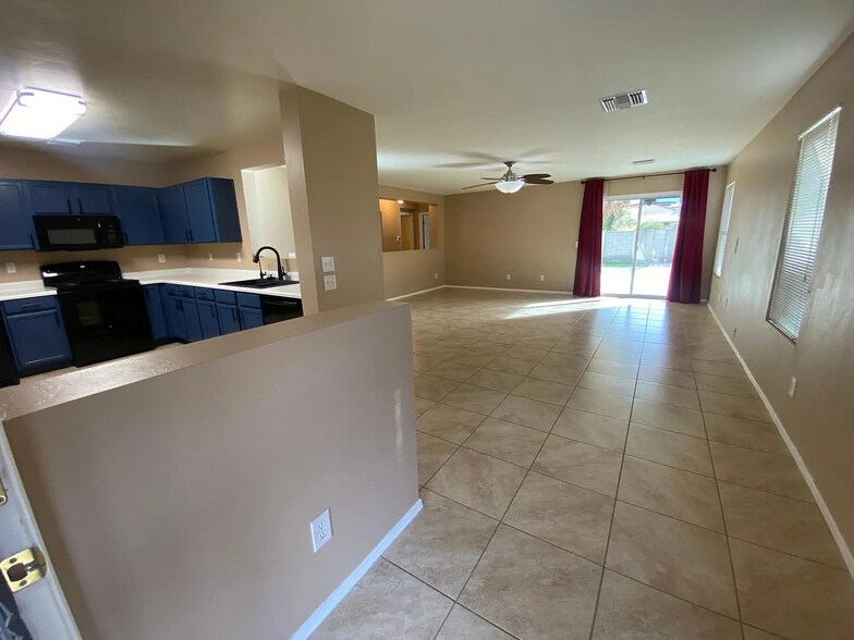 Building Photo - 9324 N Red Diamond Ave