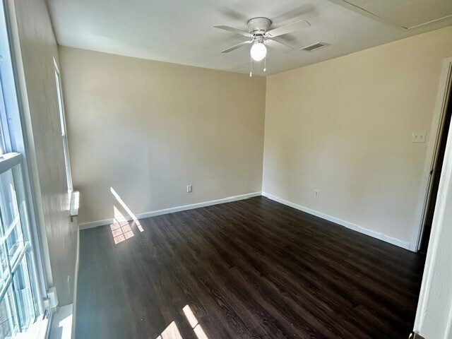 Building Photo - 2135 Lone Rock Dr