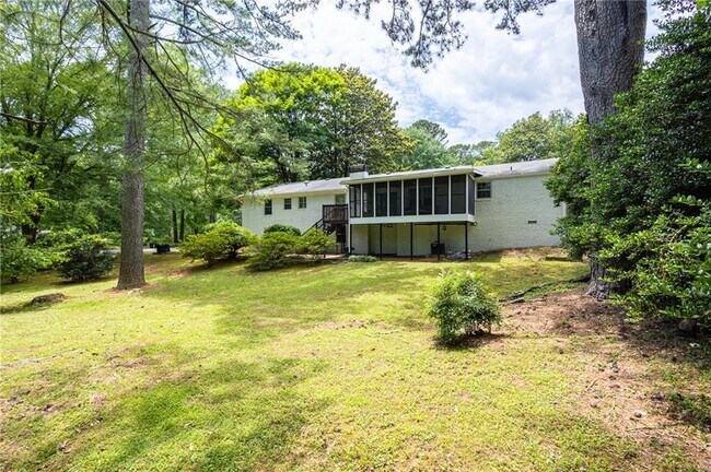 Building Photo - 2519 Lauderdale Dr NE