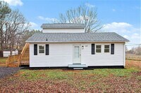Building Photo - Two Bedroom Two Bathroom House with office and upstairs bonus room!   Fenced Yard!  Dogs Welcome!