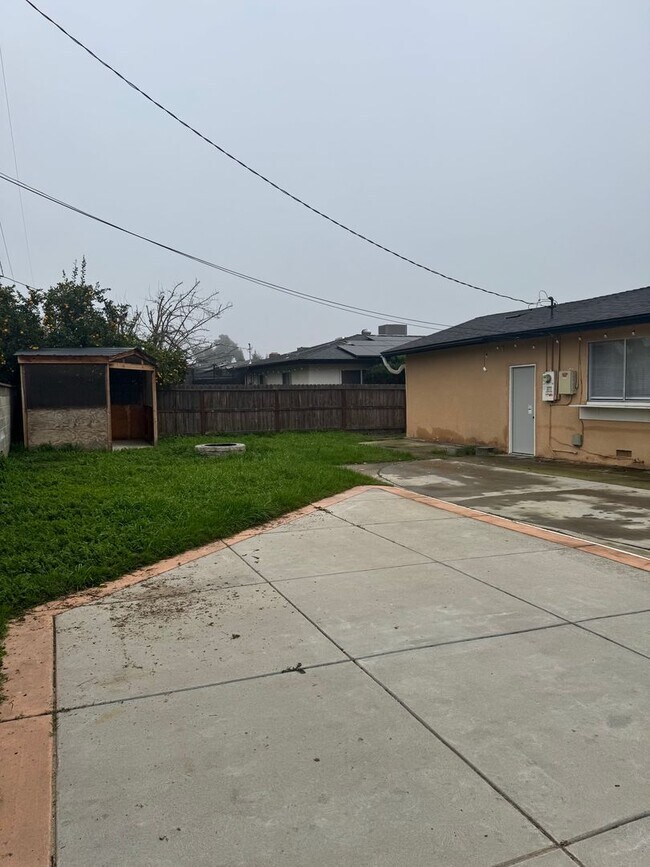 Building Photo - 1836 W Michigan Ave