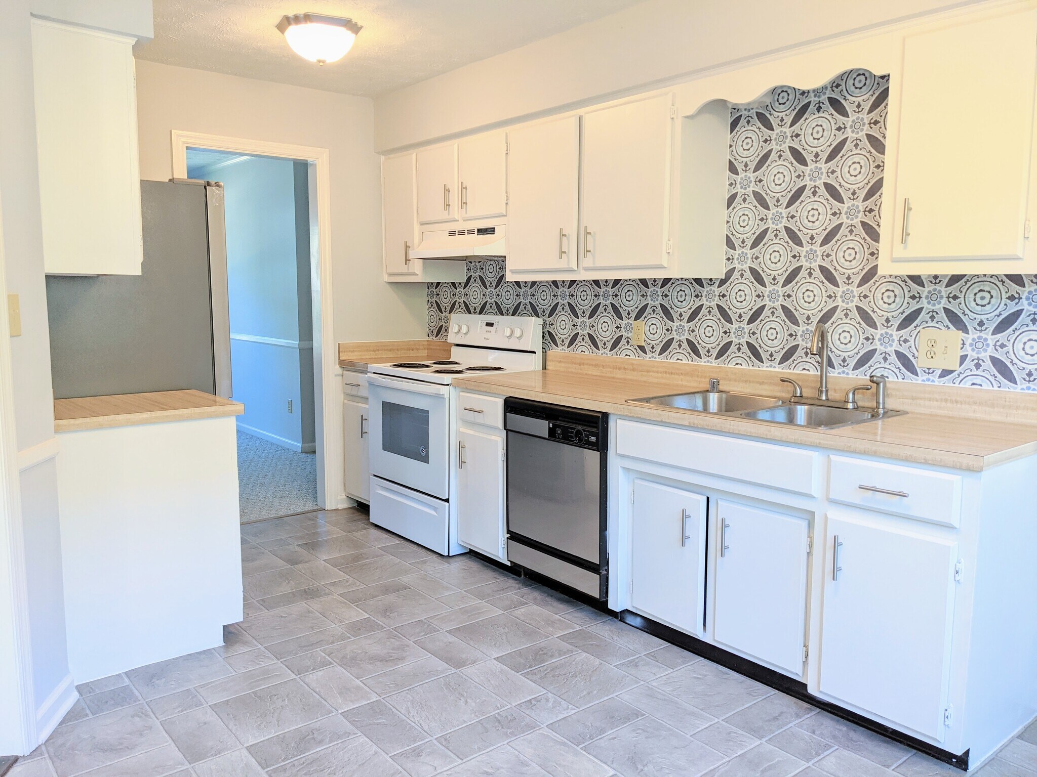 Stainless steel sink with garbage disposal. Dishwasher and electric range. - 3221 Hunters Point Dr