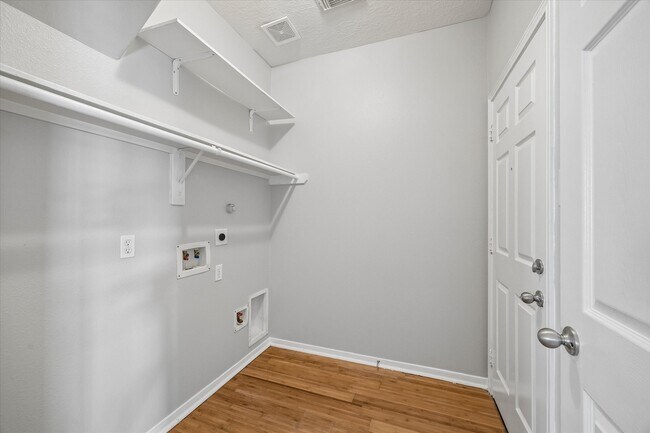 Building Photo - 6218 Lovage Ave