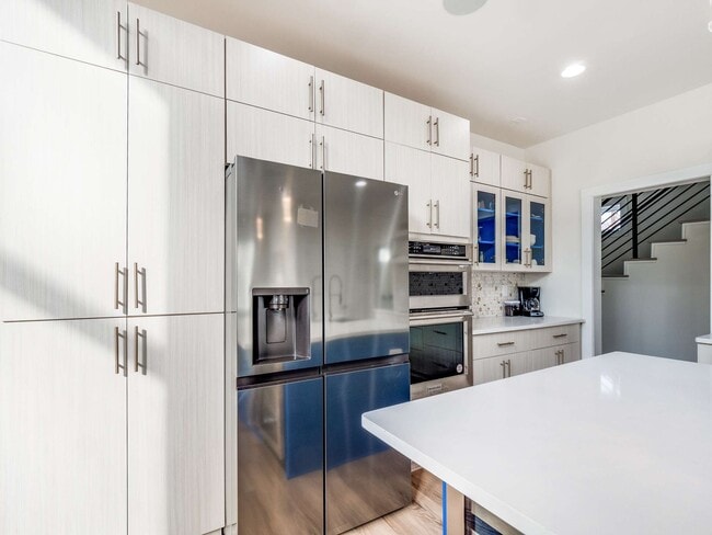 kitchen view - 1371 Lyle Ave
